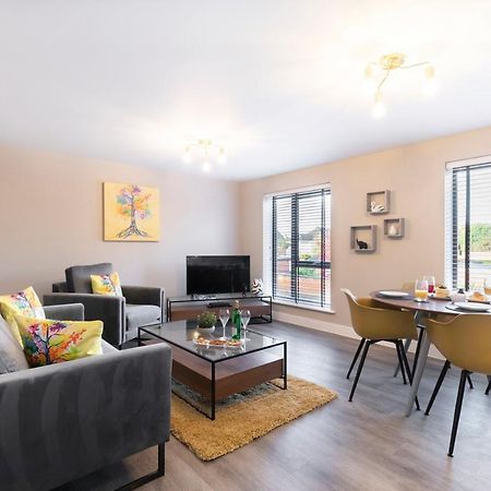 Elliot Oliver - Luxurious Two Bedroom Apartment With Parking Gloucester Extérieur photo