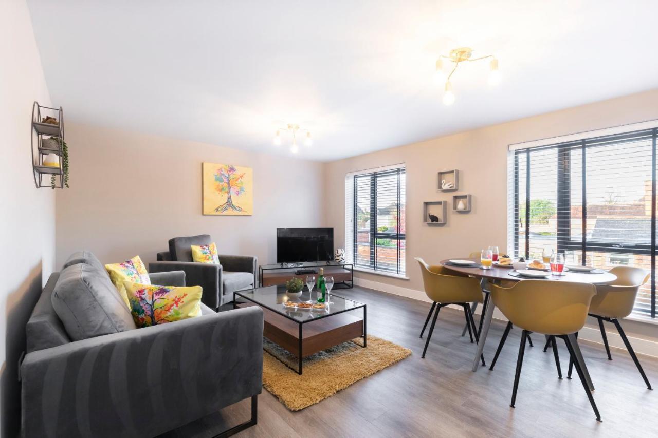 Elliot Oliver - Luxurious Two Bedroom Apartment With Parking Gloucester Extérieur photo