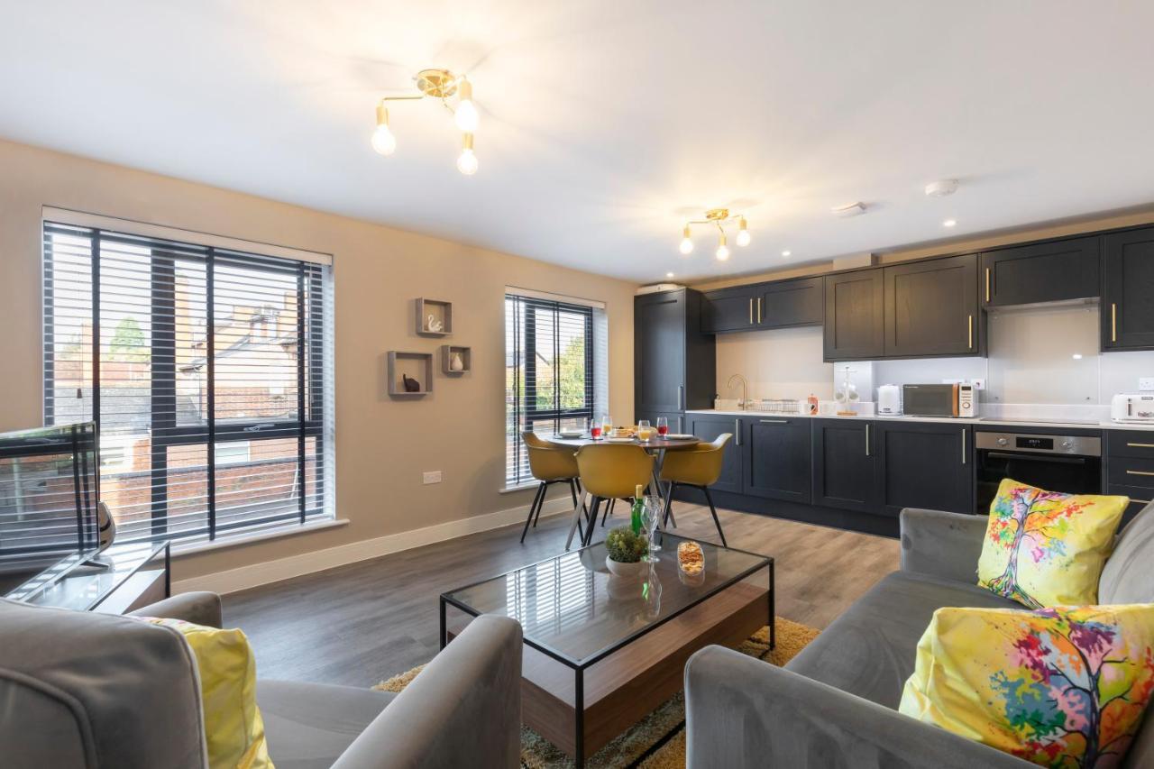 Elliot Oliver - Luxurious Two Bedroom Apartment With Parking Gloucester Extérieur photo