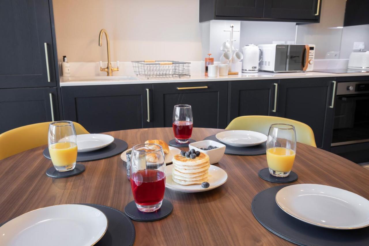 Elliot Oliver - Luxurious Two Bedroom Apartment With Parking Gloucester Extérieur photo