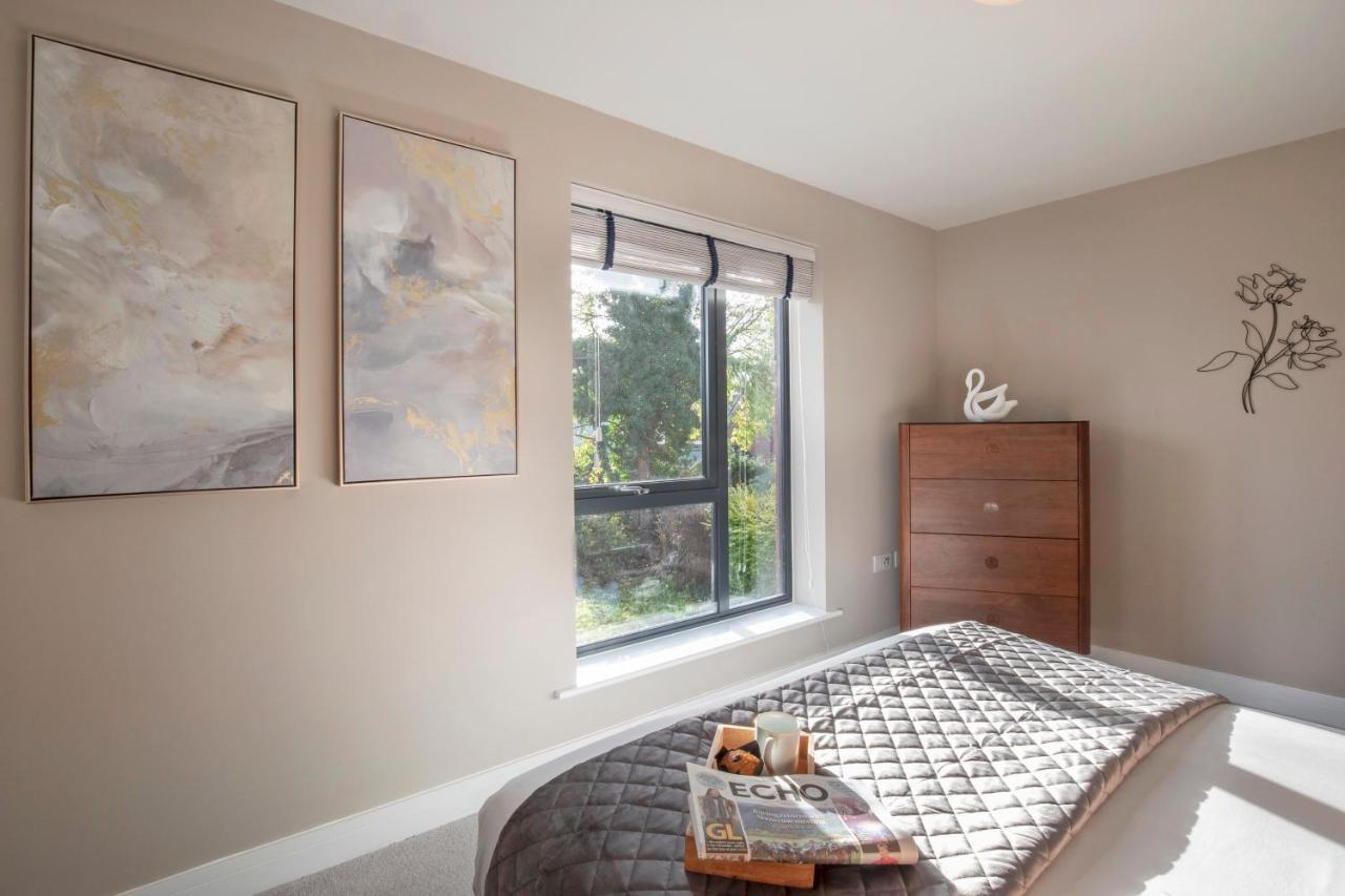 Elliot Oliver - Luxurious Two Bedroom Apartment With Parking Gloucester Extérieur photo