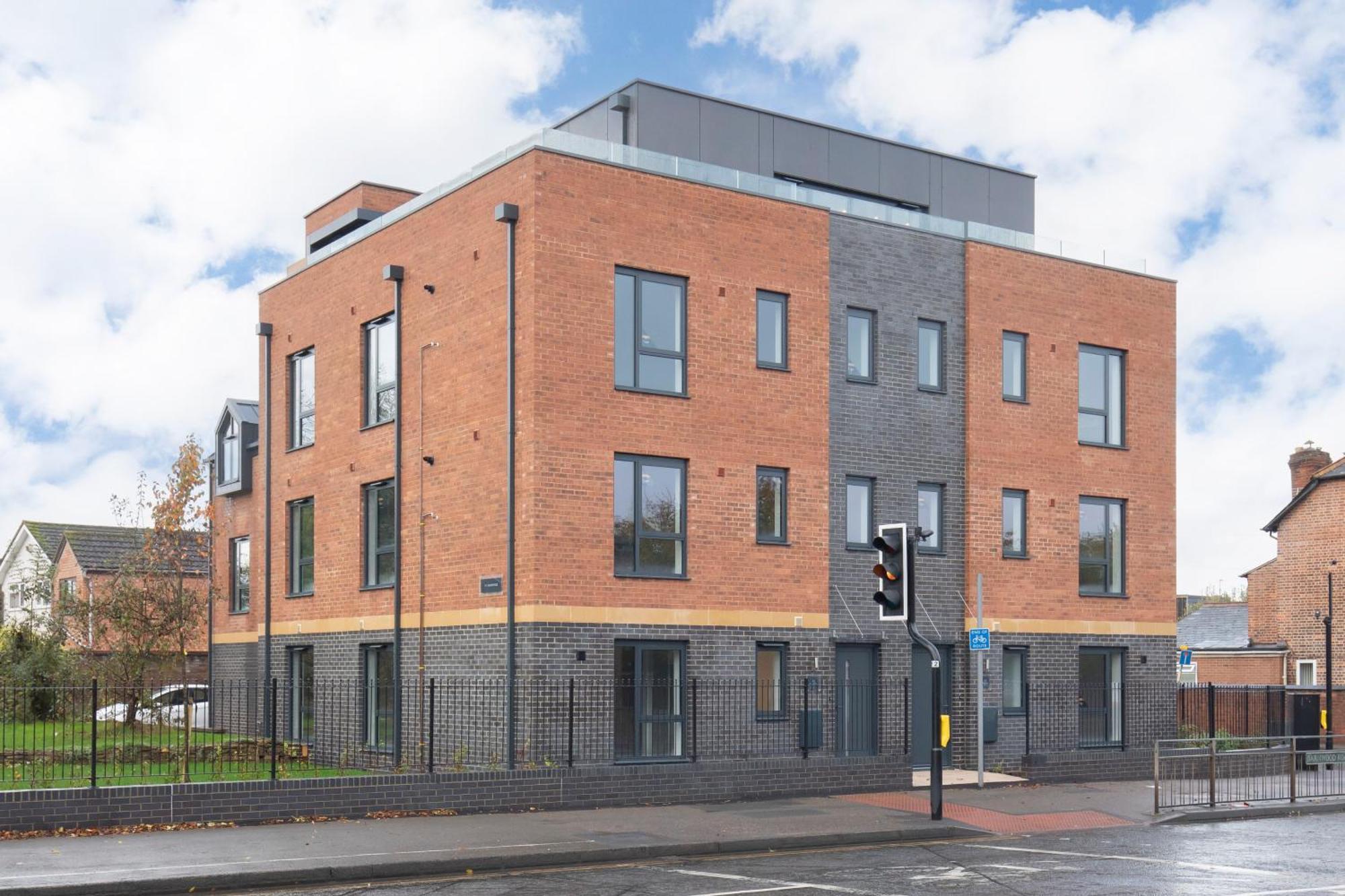 Elliot Oliver - Luxurious Two Bedroom Apartment With Parking Gloucester Extérieur photo