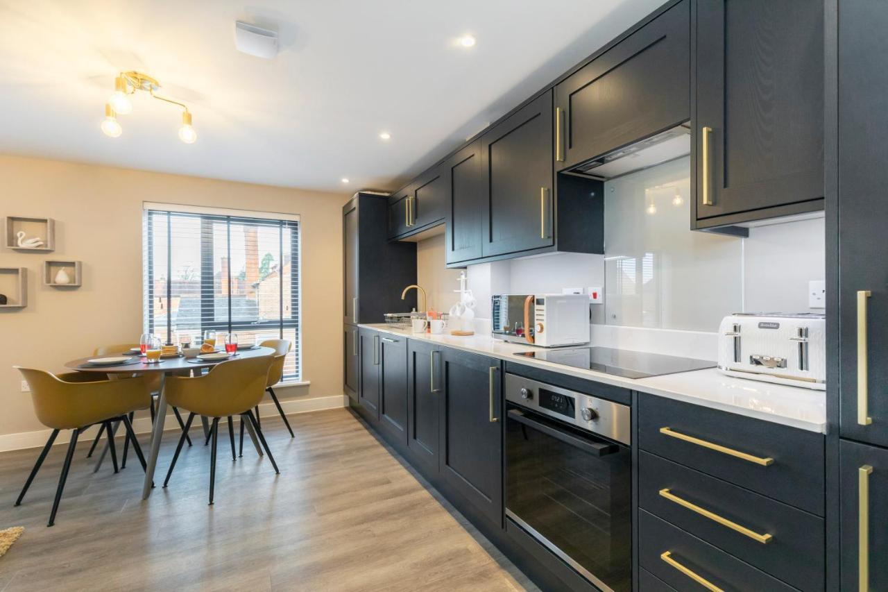 Elliot Oliver - Luxurious Two Bedroom Apartment With Parking Gloucester Extérieur photo